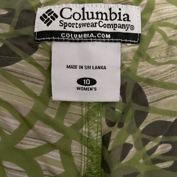 Columbia Green Cargo Shorts with Tropical Print - Picture 5 of 7